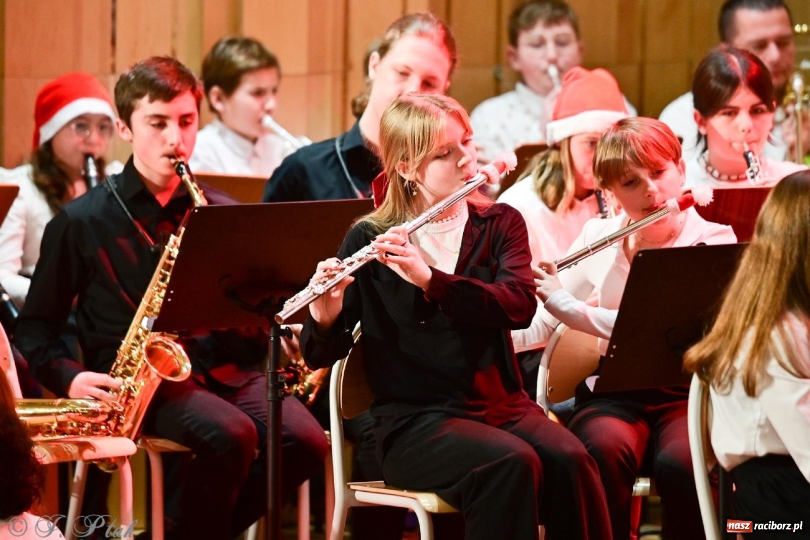 Zdjęcie w galerii na portalu naszraciborz.pl: Muzyczny świąteczny wieczór w sali przy Ogrodowej [FOTO i WIDEO] wiadomości z regionu