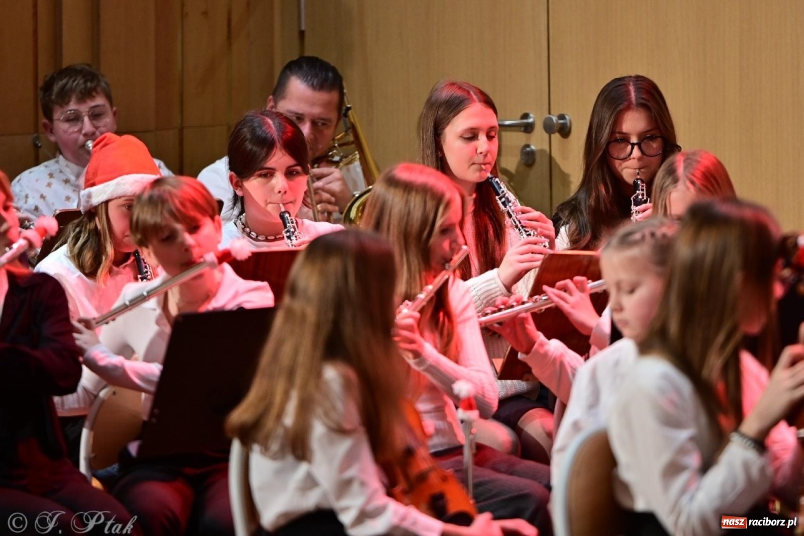 Zdjęcie w galerii na portalu naszraciborz.pl: Muzyczny świąteczny wieczór w sali przy Ogrodowej [FOTO i WIDEO] wiadomości z regionu