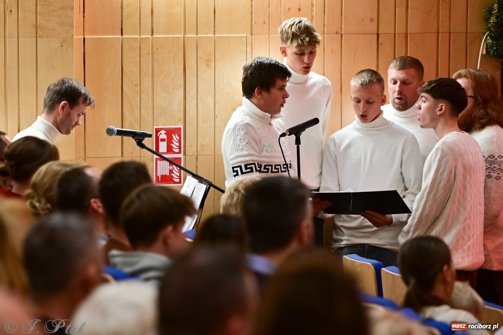 Zdjęcie w galerii na portalu naszraciborz.pl: Muzyczny świąteczny wieczór w sali przy Ogrodowej [FOTO i WIDEO] wiadomości z regionu