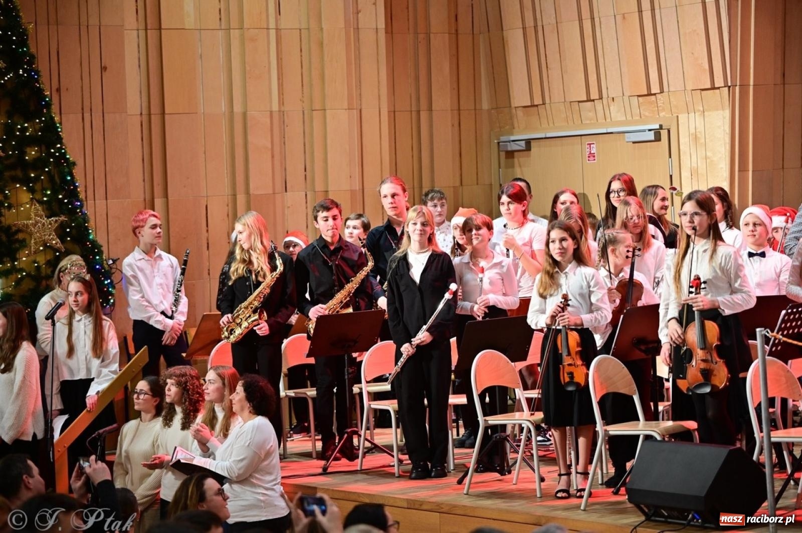 Zdjęcie w galerii na portalu naszraciborz.pl: Muzyczny świąteczny wieczór w sali przy Ogrodowej [FOTO i WIDEO] wiadomości z regionu
