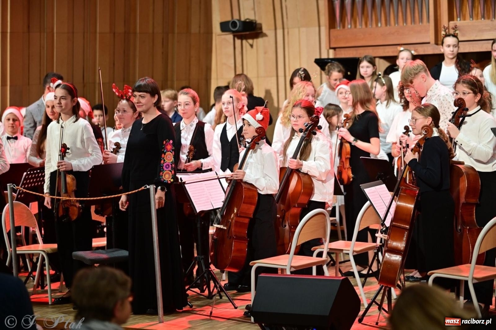 Zdjęcie w galerii na portalu naszraciborz.pl: Muzyczny świąteczny wieczór w sali przy Ogrodowej [FOTO i WIDEO] wiadomości z regionu