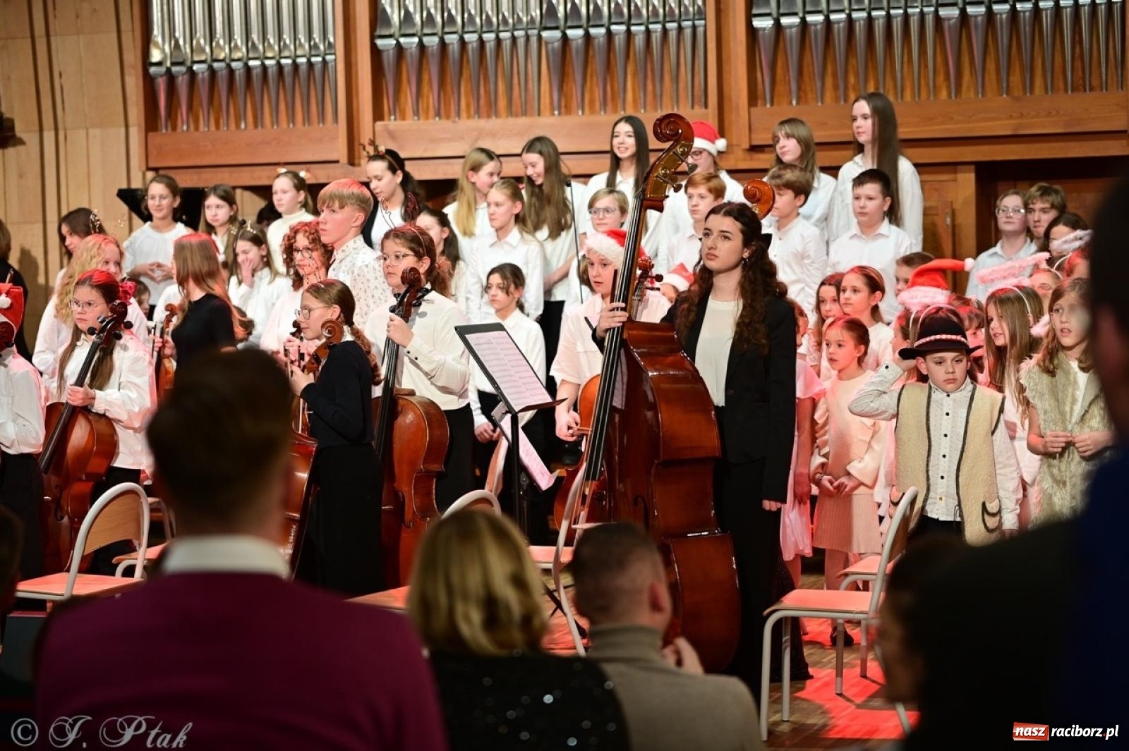 Zdjęcie w galerii na portalu naszraciborz.pl: Muzyczny świąteczny wieczór w sali przy Ogrodowej [FOTO i WIDEO] wiadomości z regionu