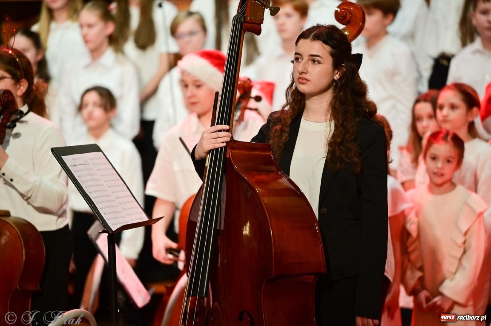 Zdjęcie w galerii na portalu naszraciborz.pl: Muzyczny świąteczny wieczór w sali przy Ogrodowej [FOTO i WIDEO] wiadomości z regionu