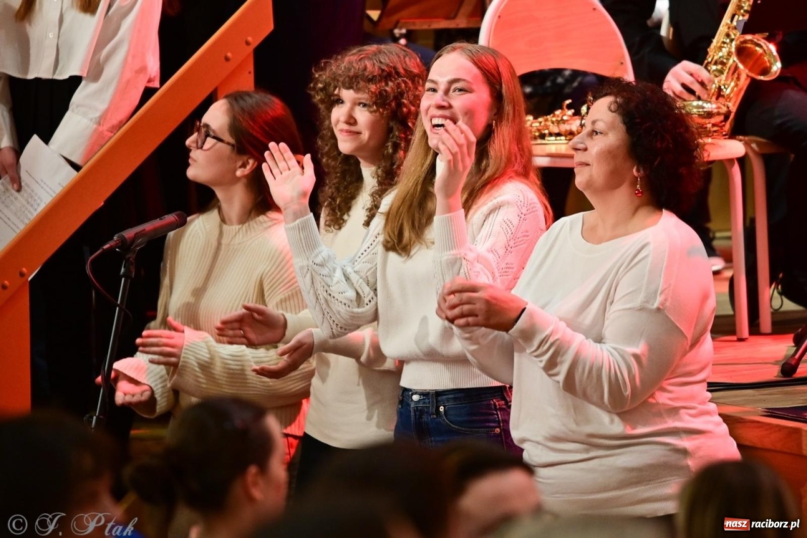 Zdjęcie w galerii na portalu naszraciborz.pl: Muzyczny świąteczny wieczór w sali przy Ogrodowej [FOTO i WIDEO] wiadomości z regionu