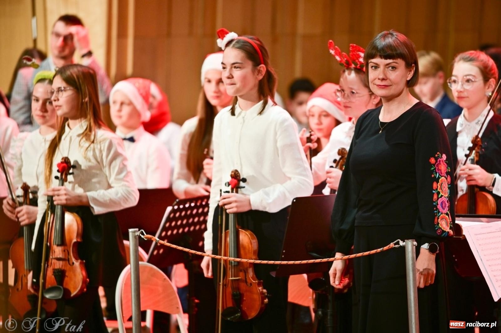 Zdjęcie w galerii na portalu naszraciborz.pl: Muzyczny świąteczny wieczór w sali przy Ogrodowej [FOTO i WIDEO] wiadomości z regionu