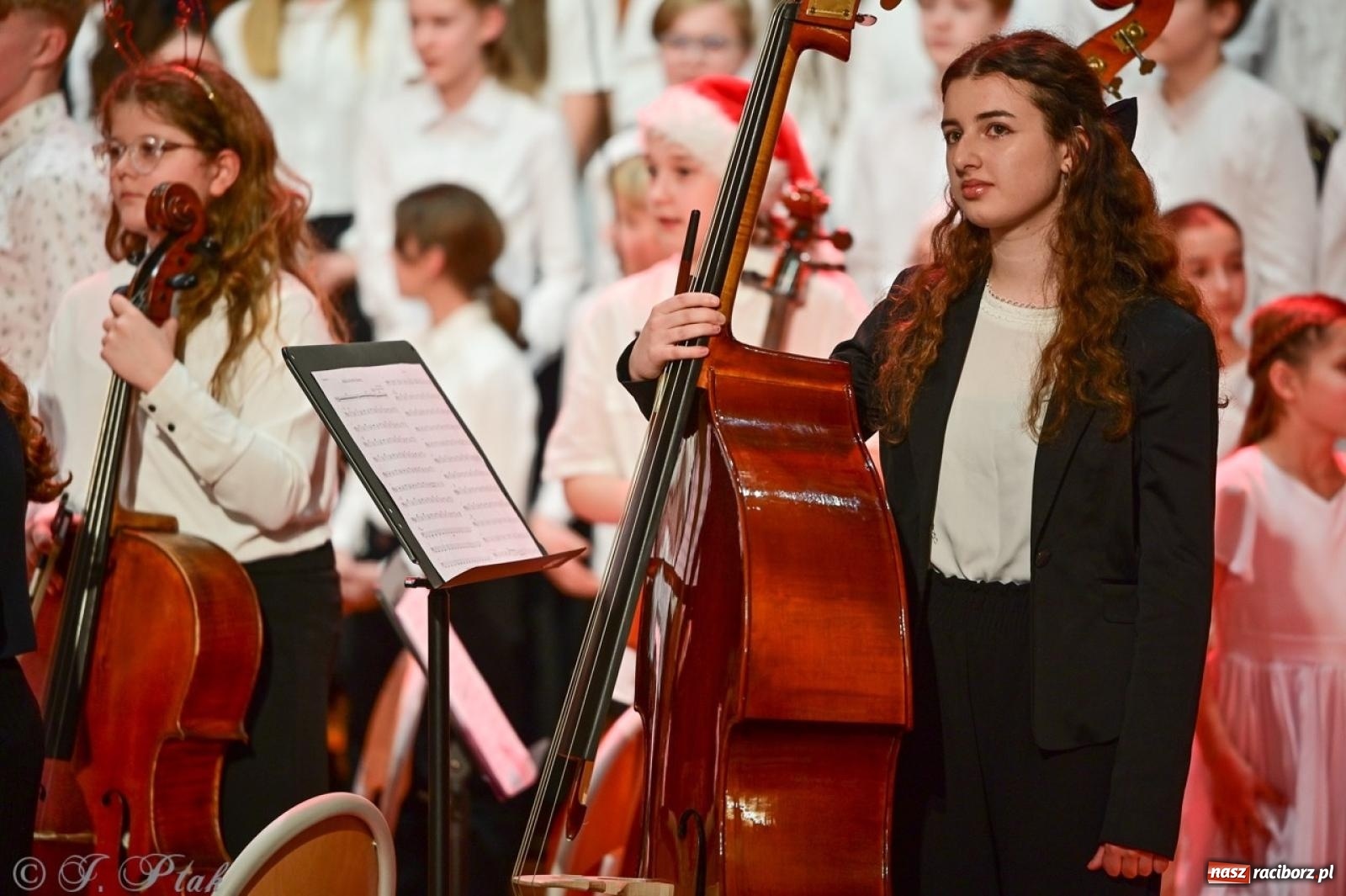 Zdjęcie w galerii na portalu naszraciborz.pl: Muzyczny świąteczny wieczór w sali przy Ogrodowej [FOTO i WIDEO] wiadomości z regionu