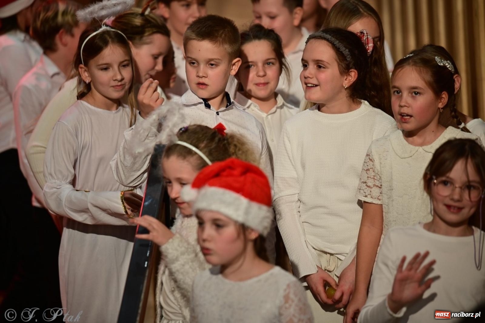 Zdjęcie w galerii na portalu naszraciborz.pl: Muzyczny świąteczny wieczór w sali przy Ogrodowej [FOTO i WIDEO] wiadomości z regionu