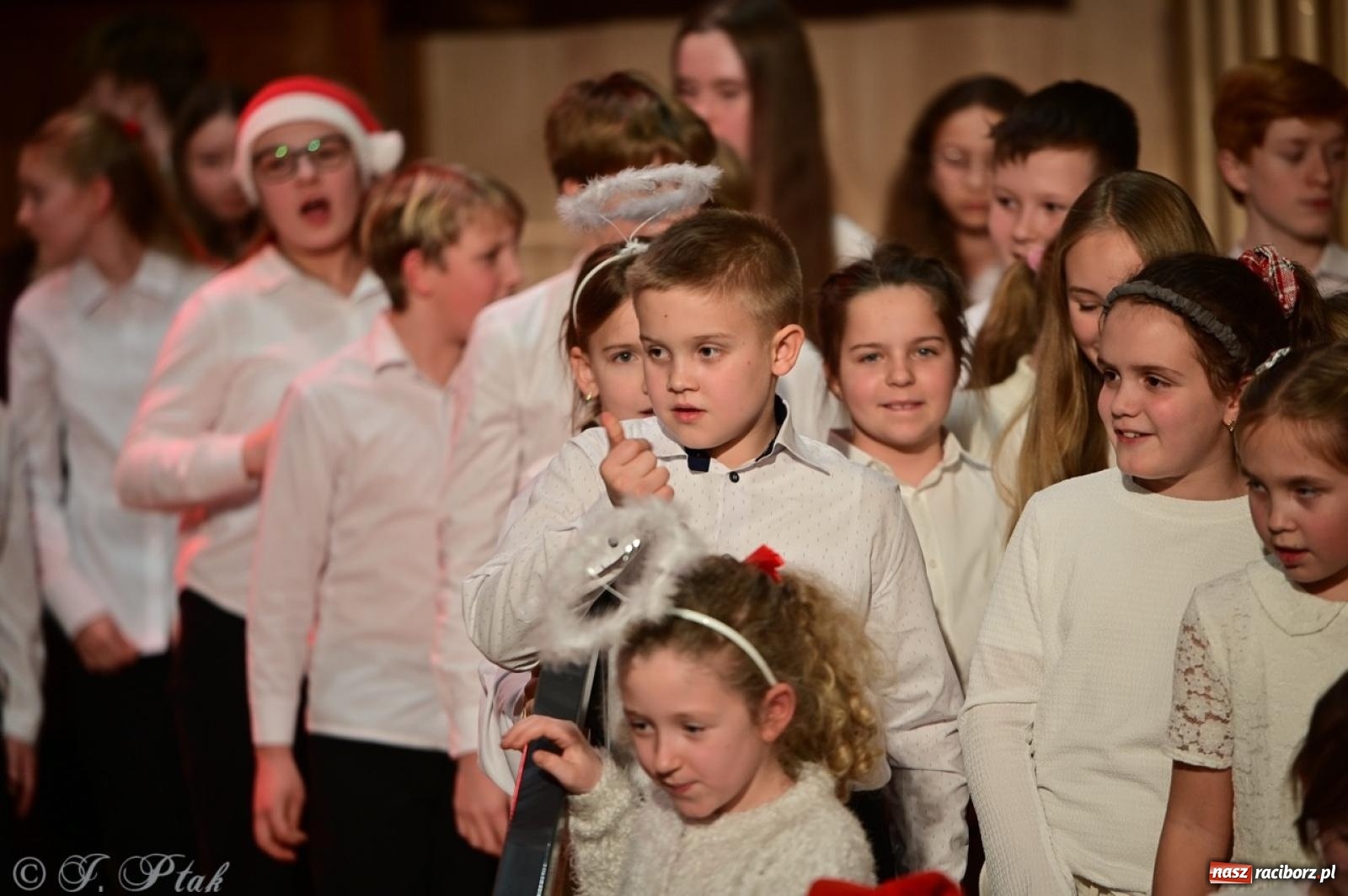 Zdjęcie w galerii na portalu naszraciborz.pl: Muzyczny świąteczny wieczór w sali przy Ogrodowej [FOTO i WIDEO] wiadomości z regionu