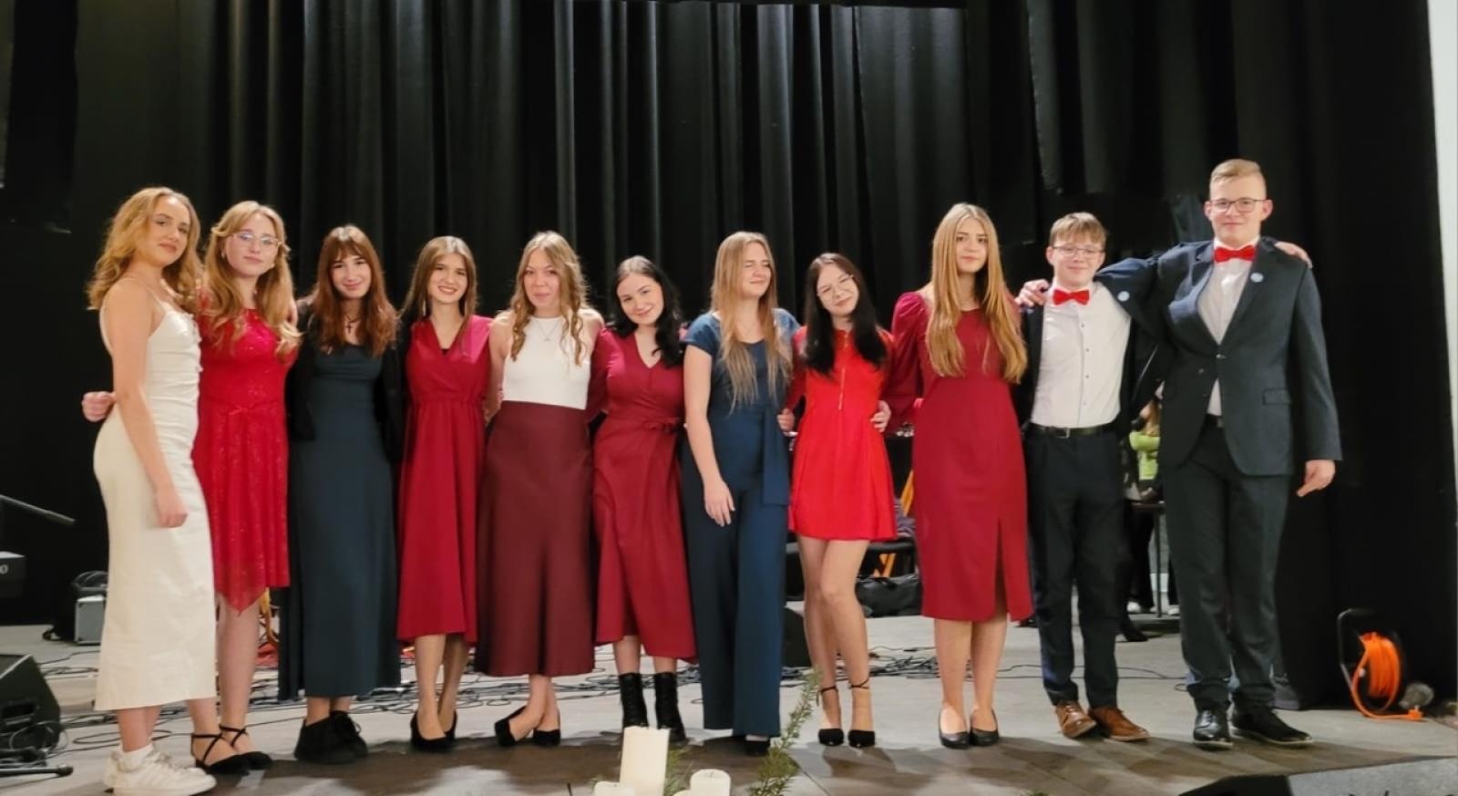 Zdjęcie w galerii na portalu naszraciborz.pl: Niezwykły wieczór w Diecezjalnym Liceum Ogólnokształcącym wiadomości z regionu