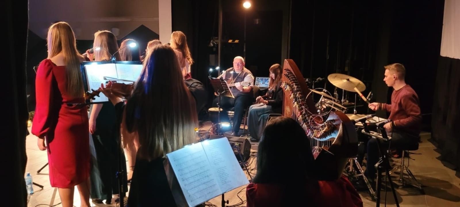 Zdjęcie w galerii na portalu naszraciborz.pl: Niezwykły wieczór w Diecezjalnym Liceum Ogólnokształcącym wiadomości z regionu