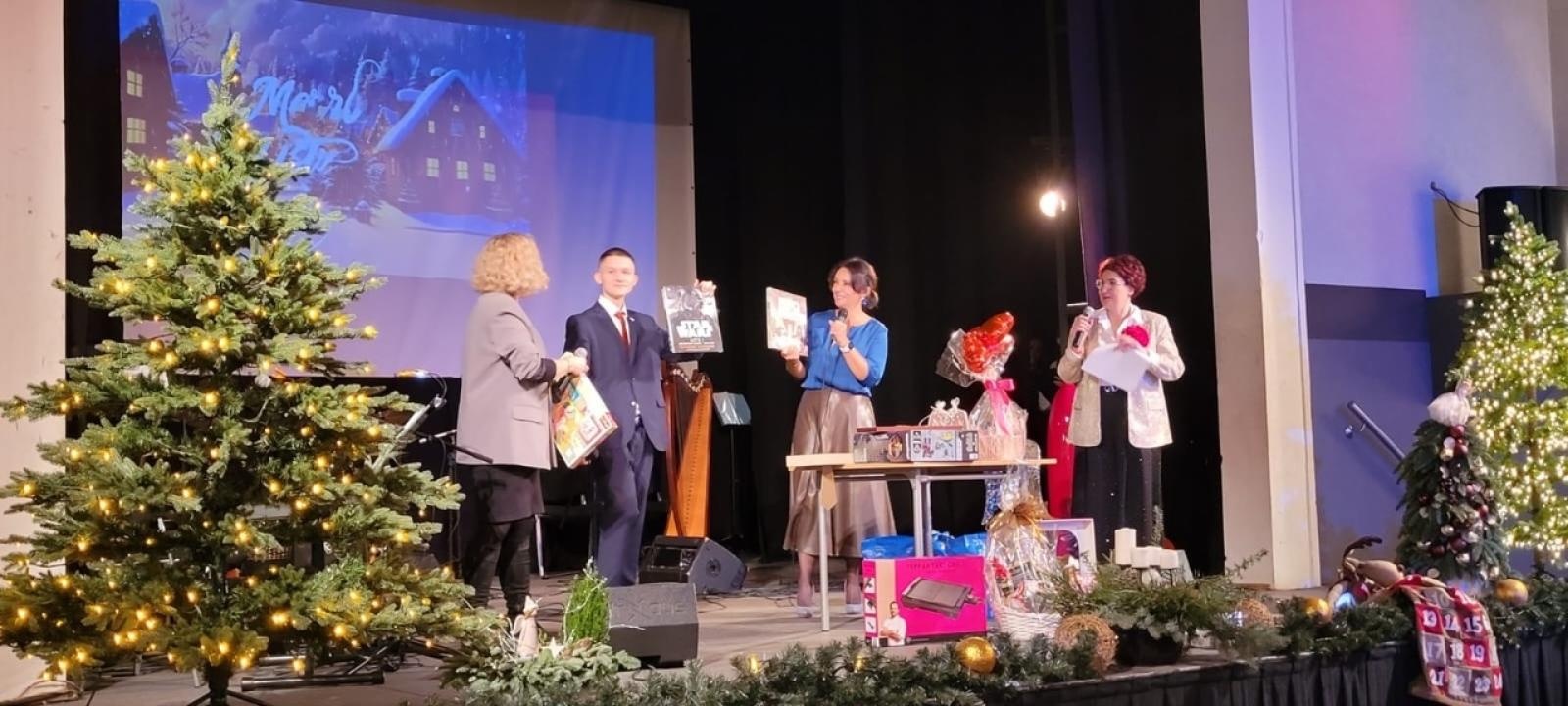 Zdjęcie w galerii na portalu naszraciborz.pl: Niezwykły wieczór w Diecezjalnym Liceum Ogólnokształcącym wiadomości z regionu