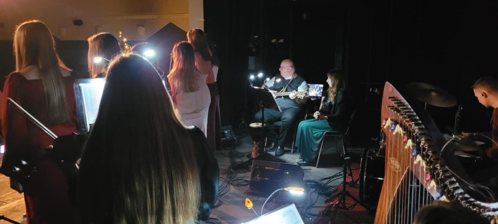 Zdjęcie w galerii na portalu naszraciborz.pl: Niezwykły wieczór w Diecezjalnym Liceum Ogólnokształcącym wiadomości z regionu