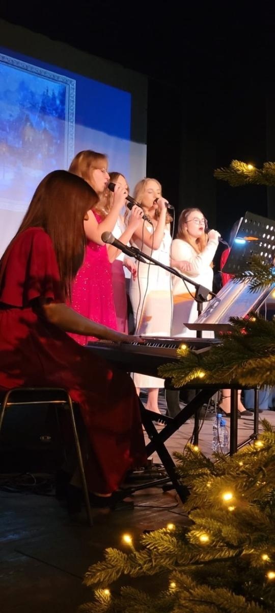 Zdjęcie w galerii na portalu naszraciborz.pl: Niezwykły wieczór w Diecezjalnym Liceum Ogólnokształcącym wiadomości z regionu