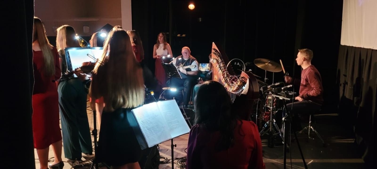 Zdjęcie w galerii na portalu naszraciborz.pl: Niezwykły wieczór w Diecezjalnym Liceum Ogólnokształcącym wiadomości z regionu