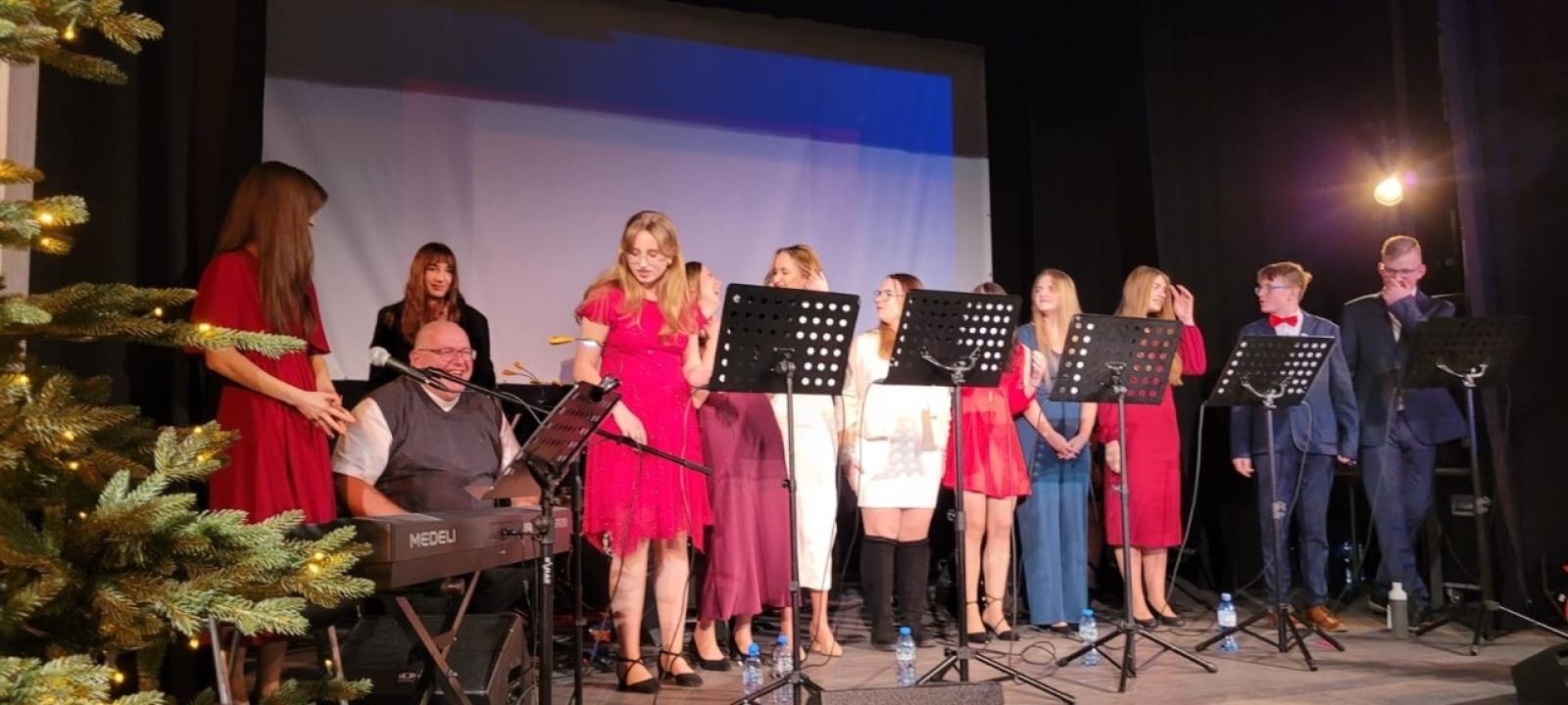 Zdjęcie w galerii na portalu naszraciborz.pl: Niezwykły wieczór w Diecezjalnym Liceum Ogólnokształcącym wiadomości z regionu