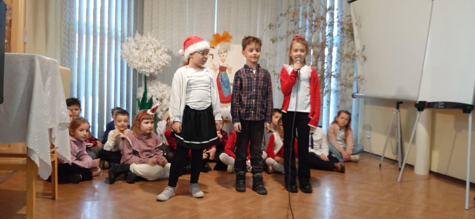 Zdjęcie w galerii na portalu naszraciborz.pl: Świąteczne odwiedziny SP 13 w Domu Świętej Notburgi wiadomości z regionu