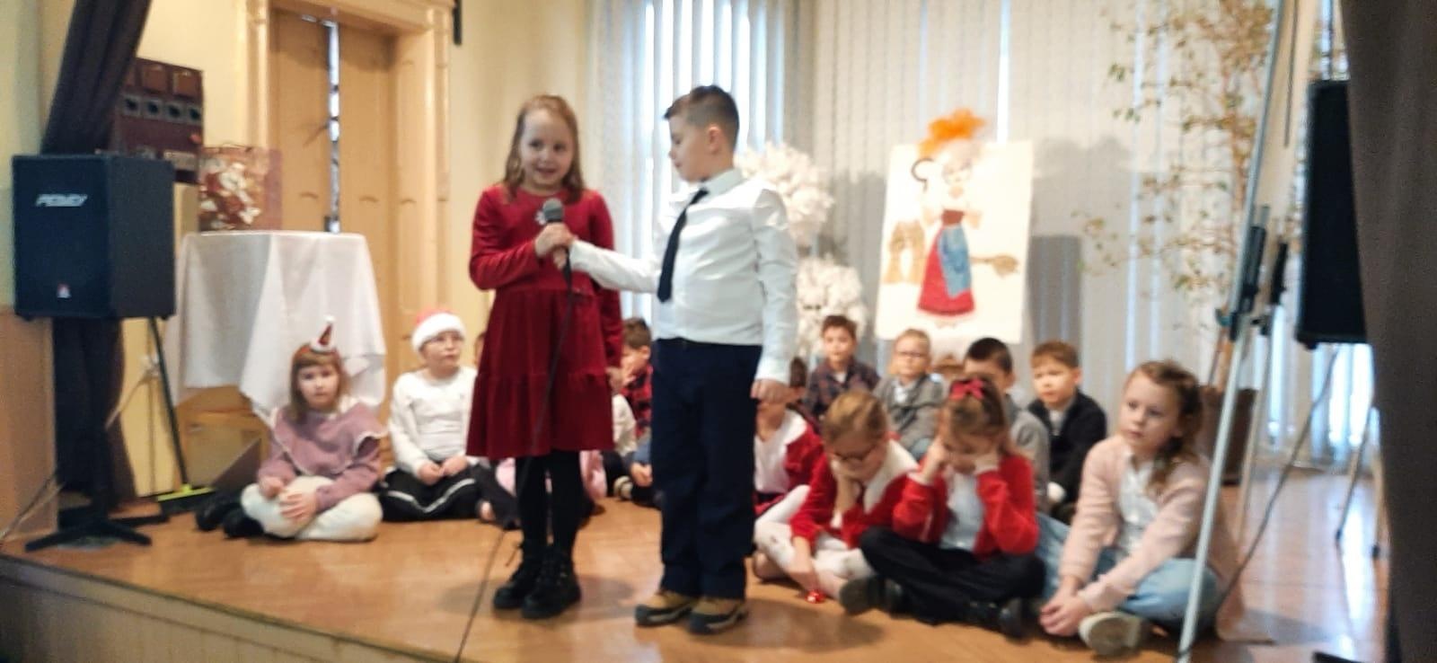 Zdjęcie w galerii na portalu naszraciborz.pl: Świąteczne odwiedziny SP 13 w Domu Świętej Notburgi wiadomości z regionu