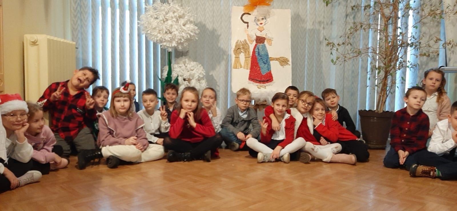 Zdjęcie w galerii na portalu naszraciborz.pl: Świąteczne odwiedziny SP 13 w Domu Świętej Notburgi wiadomości z regionu