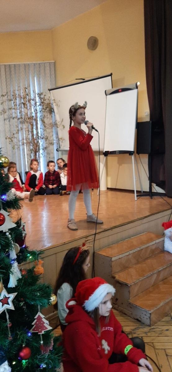 Zdjęcie w galerii na portalu naszraciborz.pl: Świąteczne odwiedziny SP 13 w Domu Świętej Notburgi wiadomości z regionu