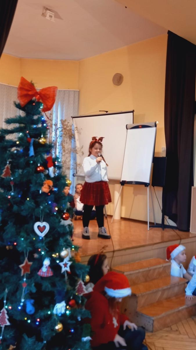 Zdjęcie w galerii na portalu naszraciborz.pl: Świąteczne odwiedziny SP 13 w Domu Świętej Notburgi wiadomości z regionu