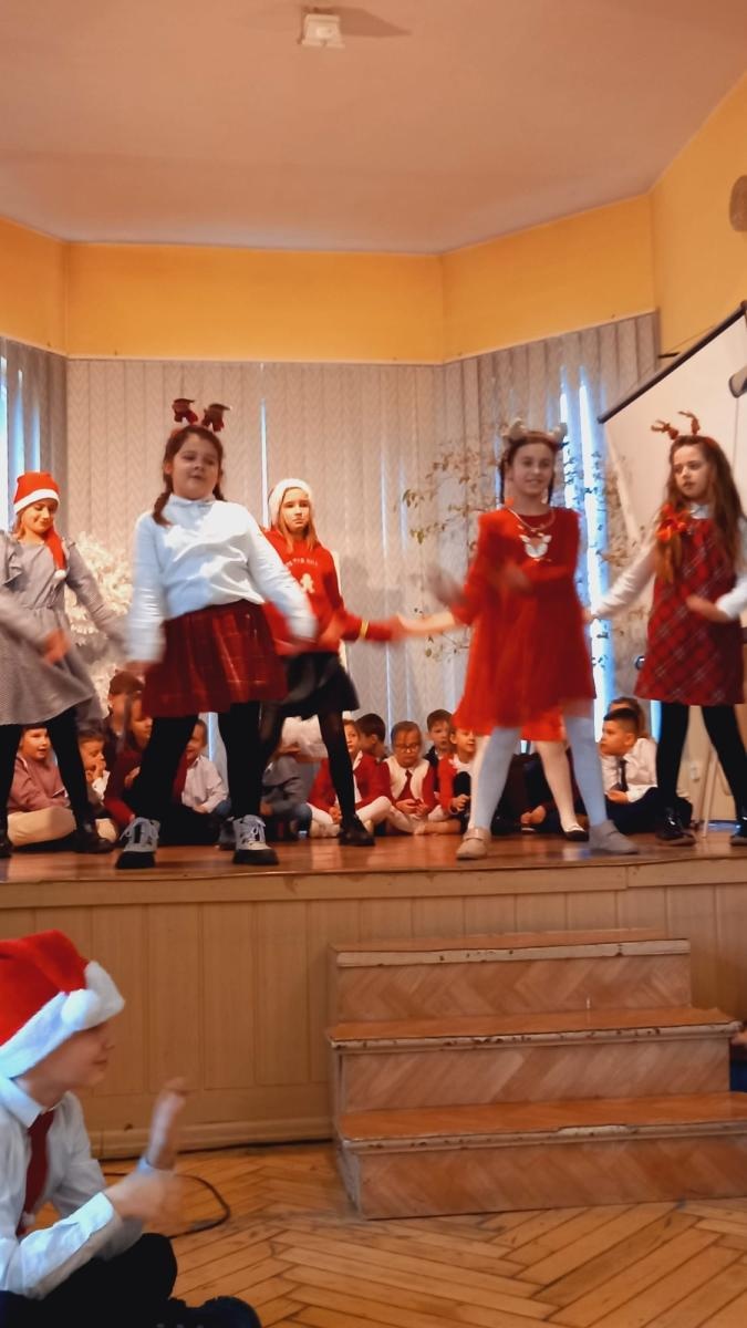 Zdjęcie w galerii na portalu naszraciborz.pl: Świąteczne odwiedziny SP 13 w Domu Świętej Notburgi wiadomości z regionu