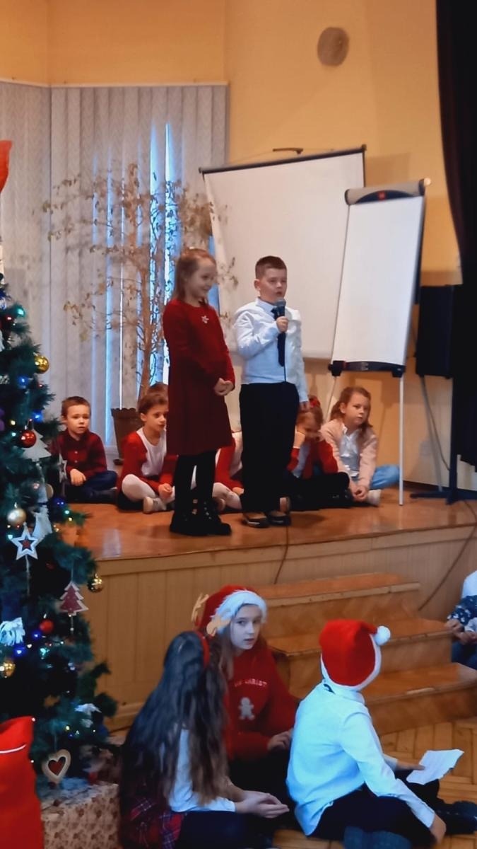 Zdjęcie w galerii na portalu naszraciborz.pl: Świąteczne odwiedziny SP 13 w Domu Świętej Notburgi wiadomości z regionu