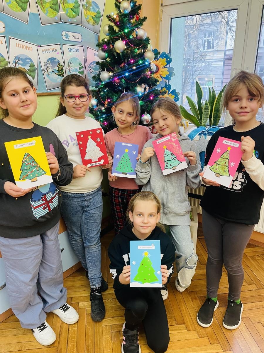 Zdjęcie w galerii na portalu naszraciborz.pl: Świąteczne odwiedziny SP 13 w Domu Świętej Notburgi wiadomości z regionu