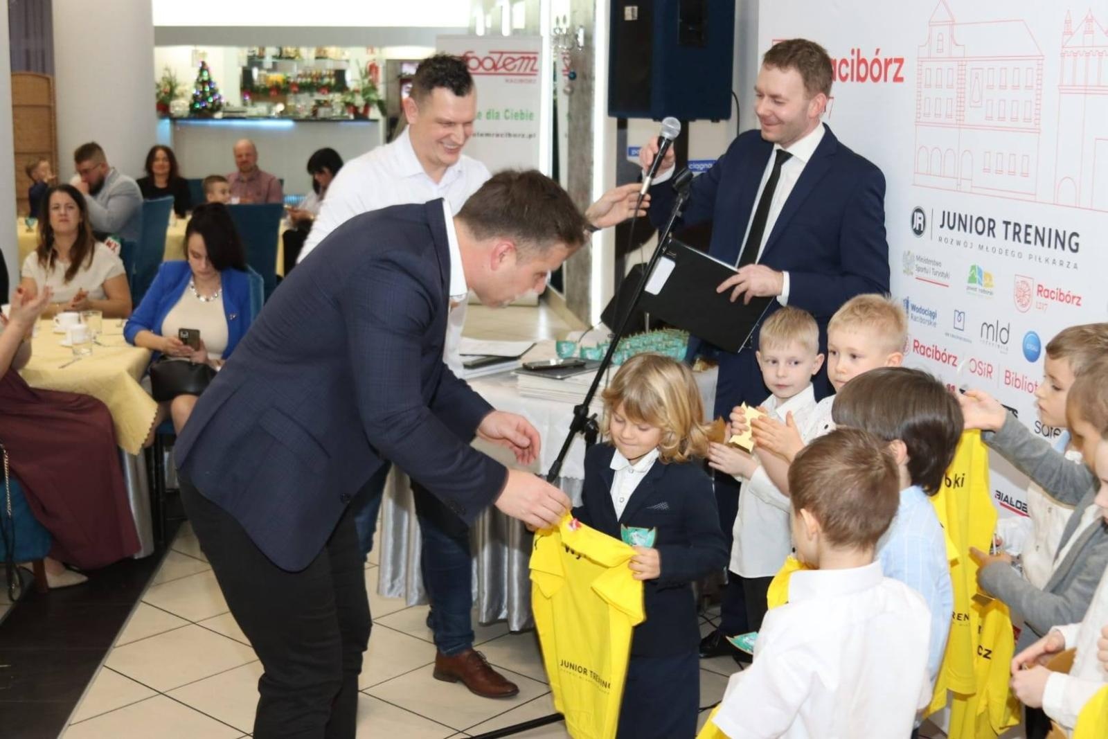 Zdjęcie w galerii na portalu naszraciborz.pl: I gala sportowa młodych mistrzów Junior Trening [FOTO] wiadomości z regionu