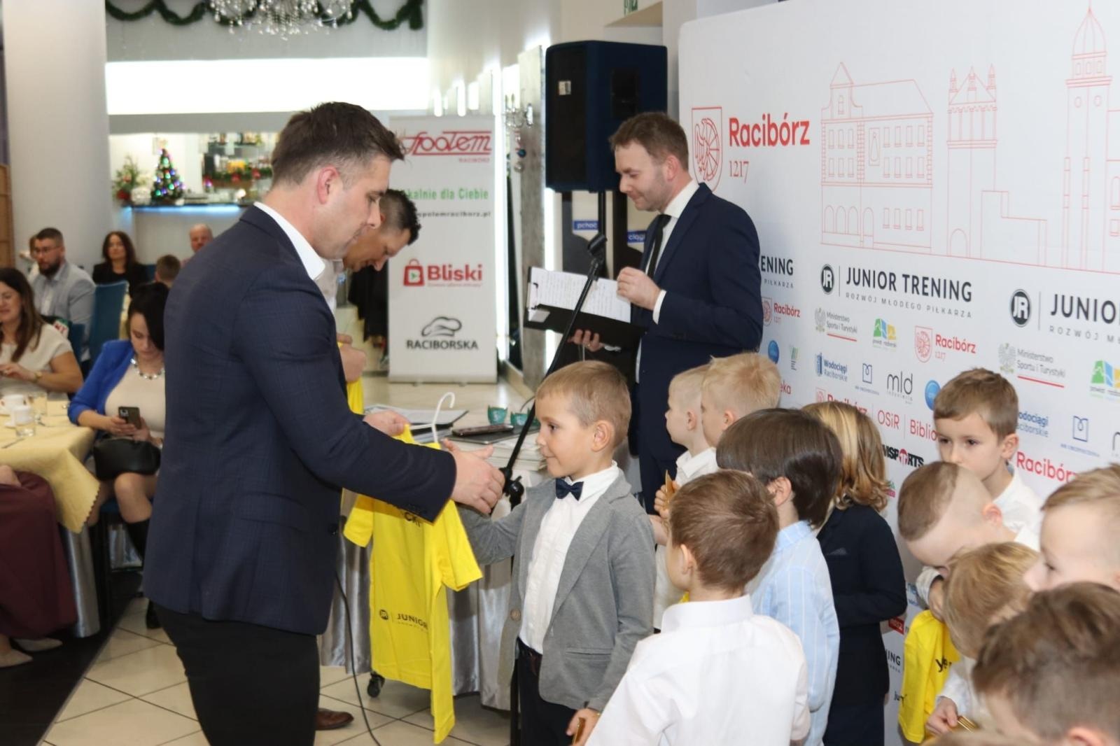 Zdjęcie w galerii na portalu naszraciborz.pl: I gala sportowa młodych mistrzów Junior Trening [FOTO] wiadomości z regionu