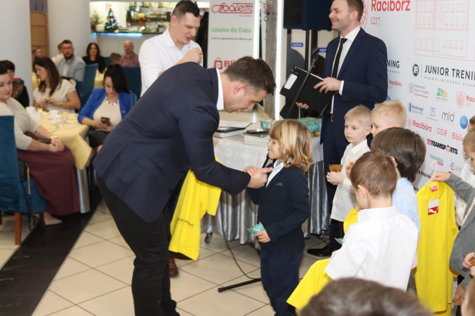 Zdjęcie w galerii na portalu naszraciborz.pl: I gala sportowa młodych mistrzów Junior Trening [FOTO] wiadomości z regionu