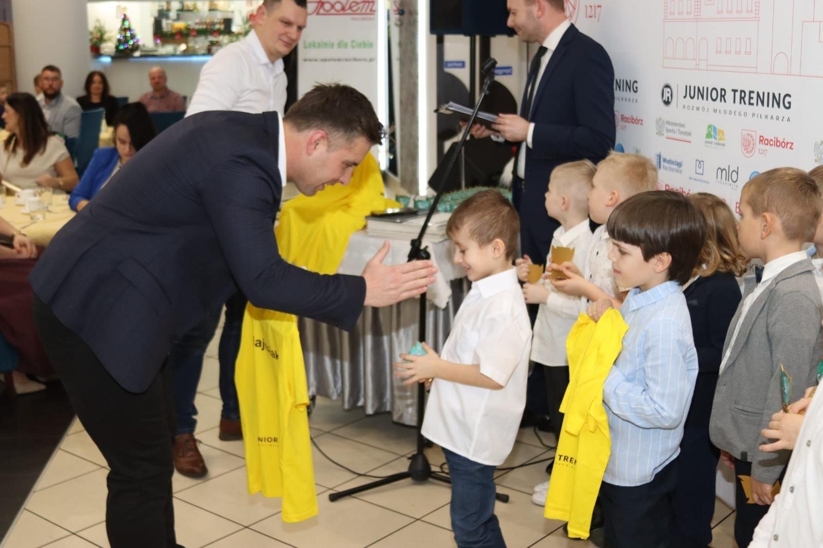 Zdjęcie w galerii na portalu naszraciborz.pl: I gala sportowa młodych mistrzów Junior Trening [FOTO] wiadomości z regionu