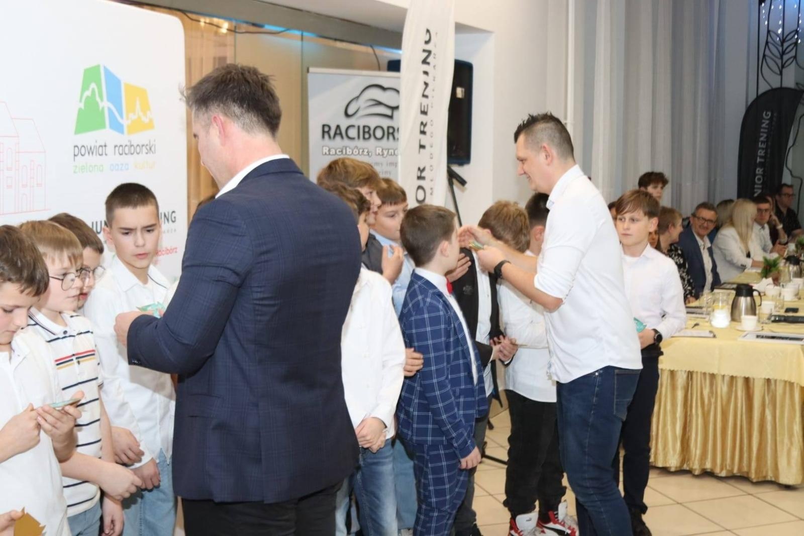 Zdjęcie w galerii na portalu naszraciborz.pl: I gala sportowa młodych mistrzów Junior Trening [FOTO] wiadomości z regionu