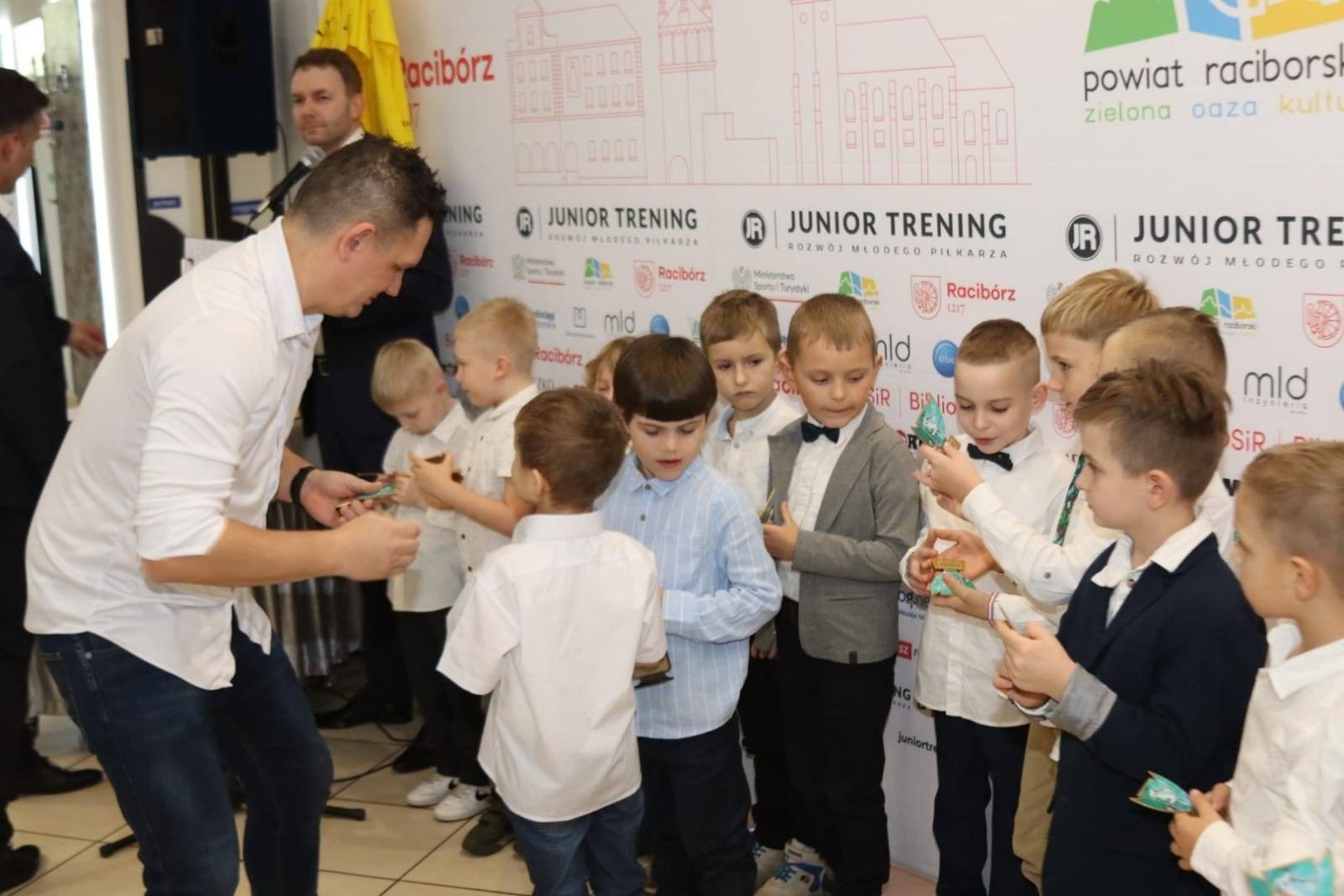 Zdjęcie w galerii na portalu naszraciborz.pl: I gala sportowa młodych mistrzów Junior Trening [FOTO] wiadomości z regionu