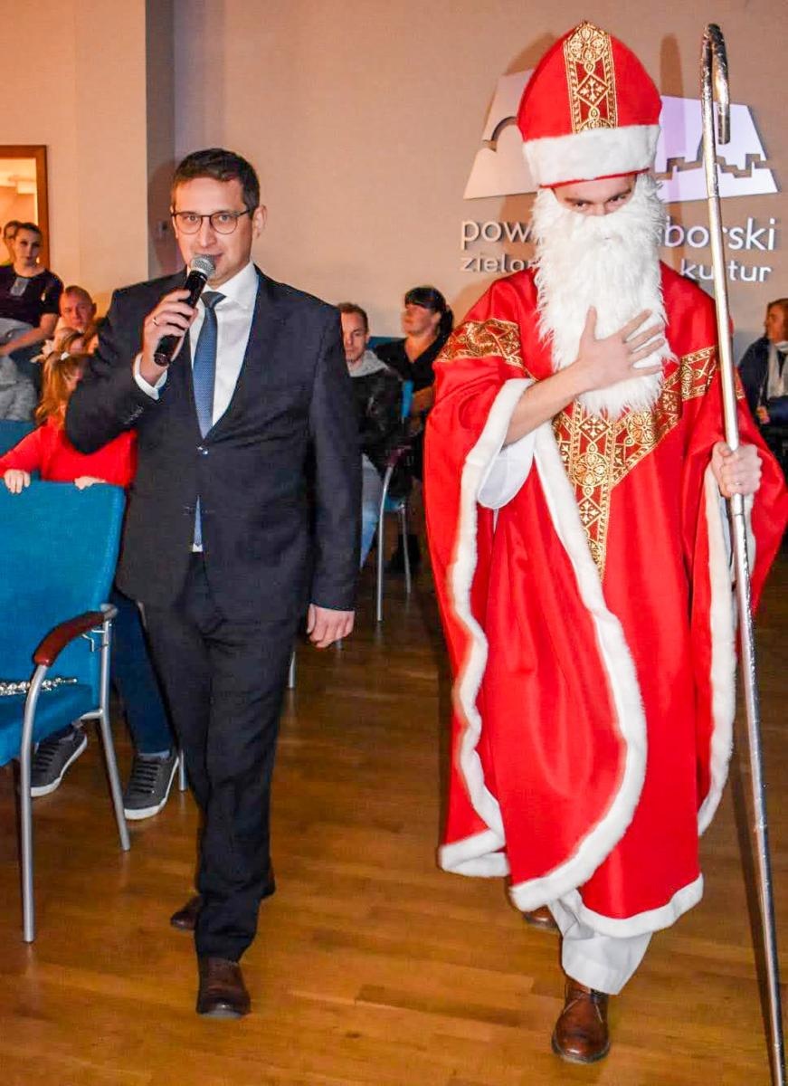 Zdjęcie w galerii na portalu naszraciborz.pl: Uczniowie Ogniska Fulnart wprowadzili świąteczny nastrój na Zamku Piastowskim wiadomości z regionu