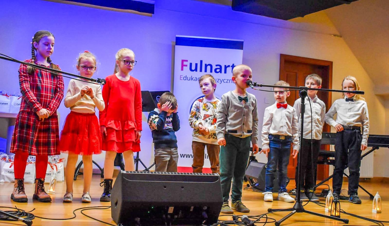 Zdjęcie w galerii na portalu naszraciborz.pl: Uczniowie Ogniska Fulnart wprowadzili świąteczny nastrój na Zamku Piastowskim wiadomości z regionu