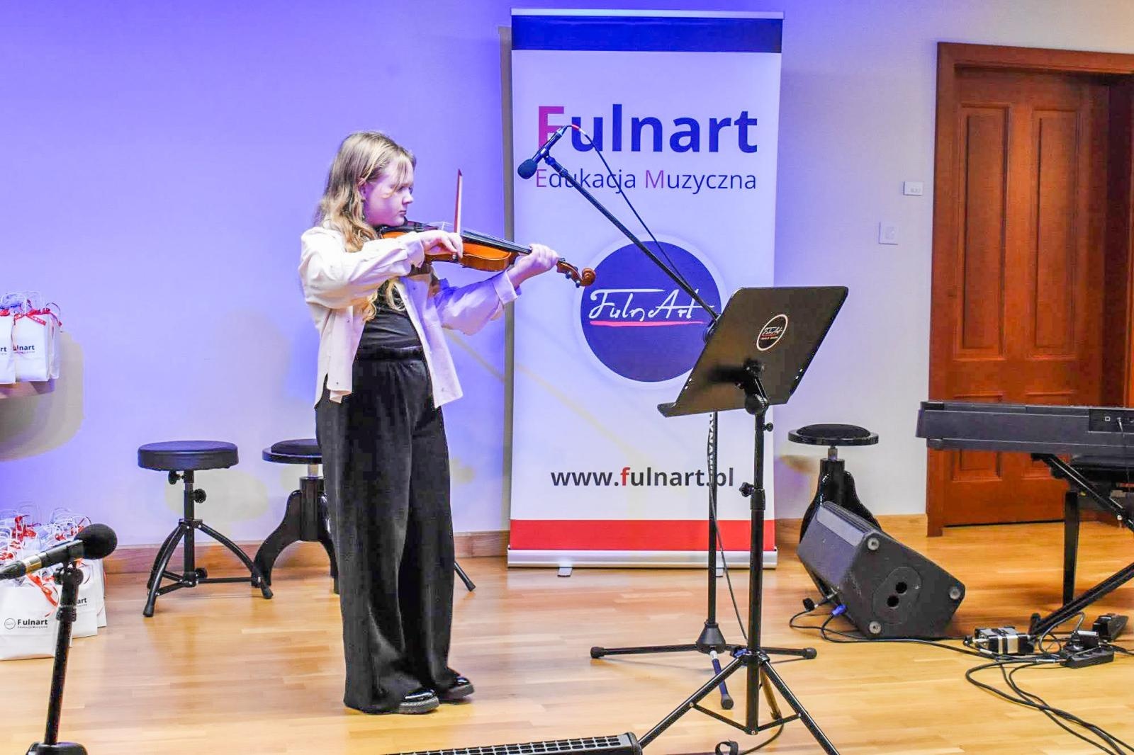 Zdjęcie w galerii na portalu naszraciborz.pl: Uczniowie Ogniska Fulnart wprowadzili świąteczny nastrój na Zamku Piastowskim wiadomości z regionu