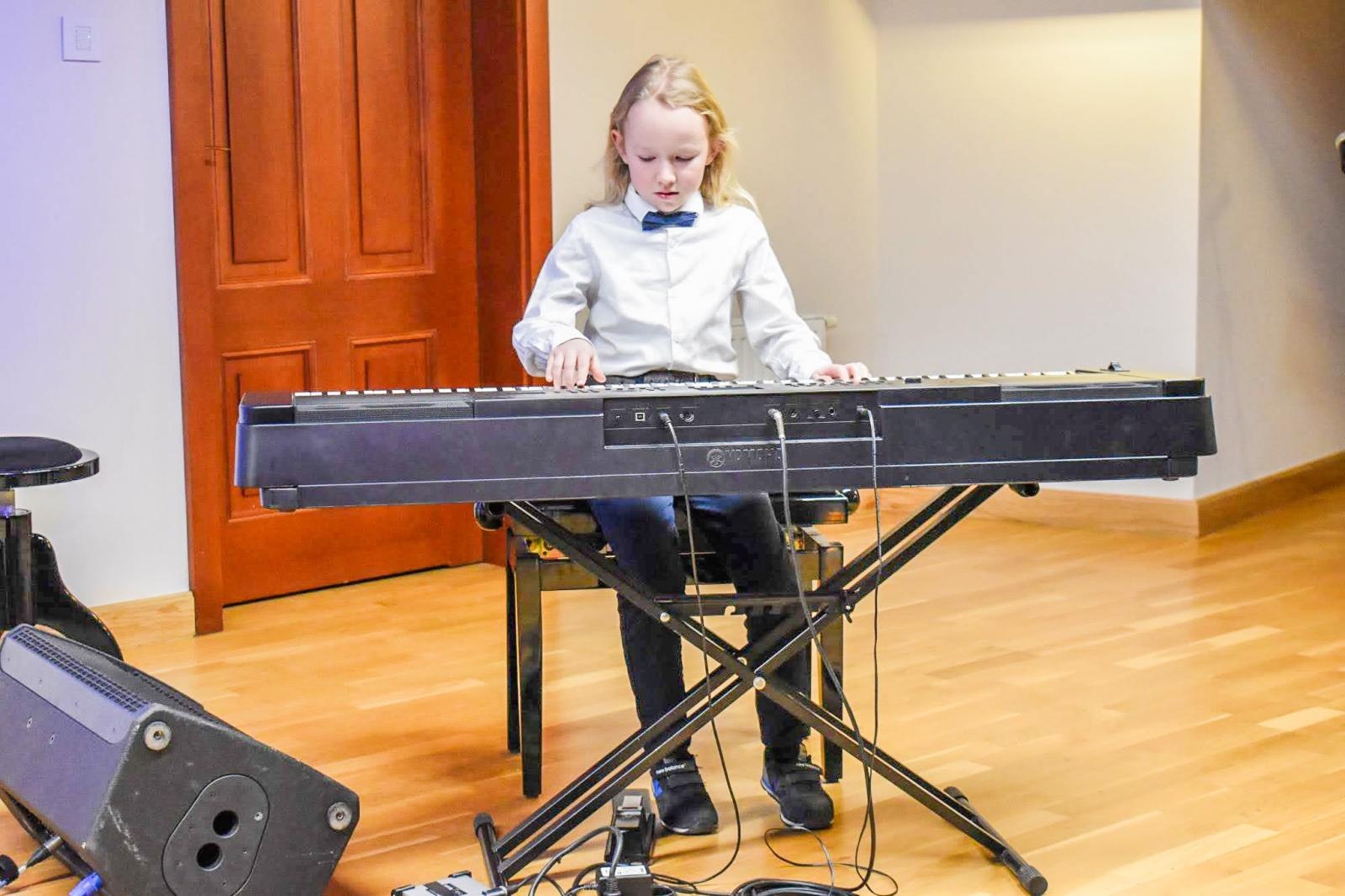 Zdjęcie w galerii na portalu naszraciborz.pl: Uczniowie Ogniska Fulnart wprowadzili świąteczny nastrój na Zamku Piastowskim wiadomości z regionu