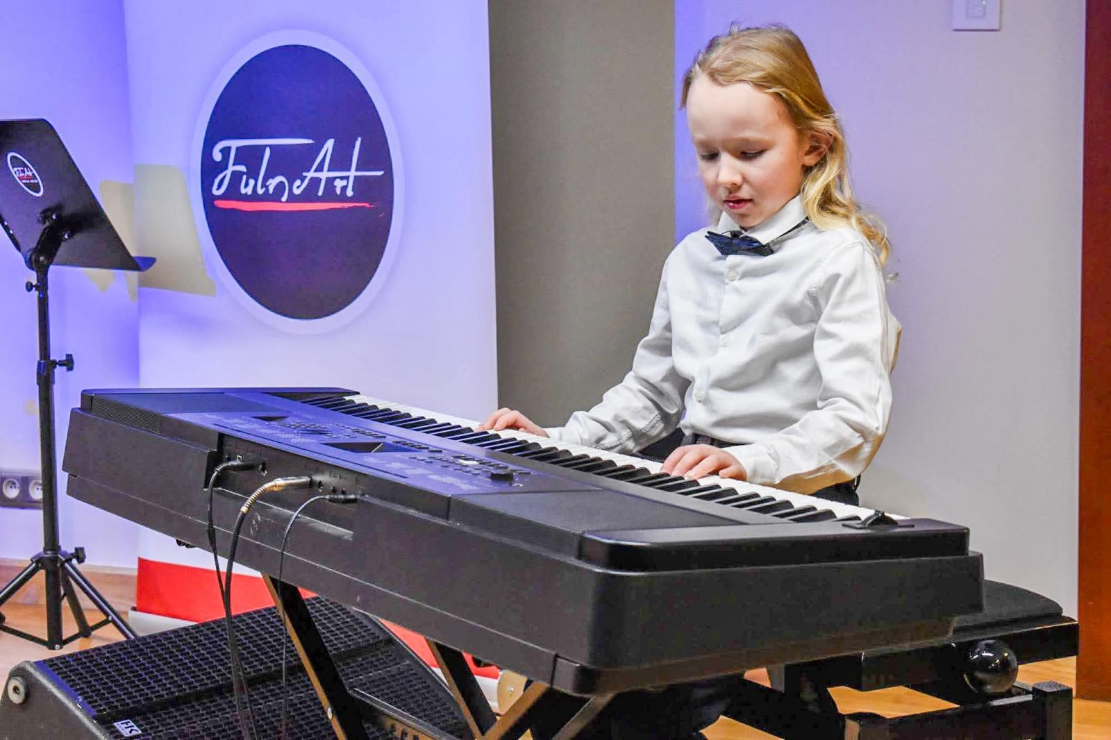 Zdjęcie w galerii na portalu naszraciborz.pl: Uczniowie Ogniska Fulnart wprowadzili świąteczny nastrój na Zamku Piastowskim wiadomości z regionu