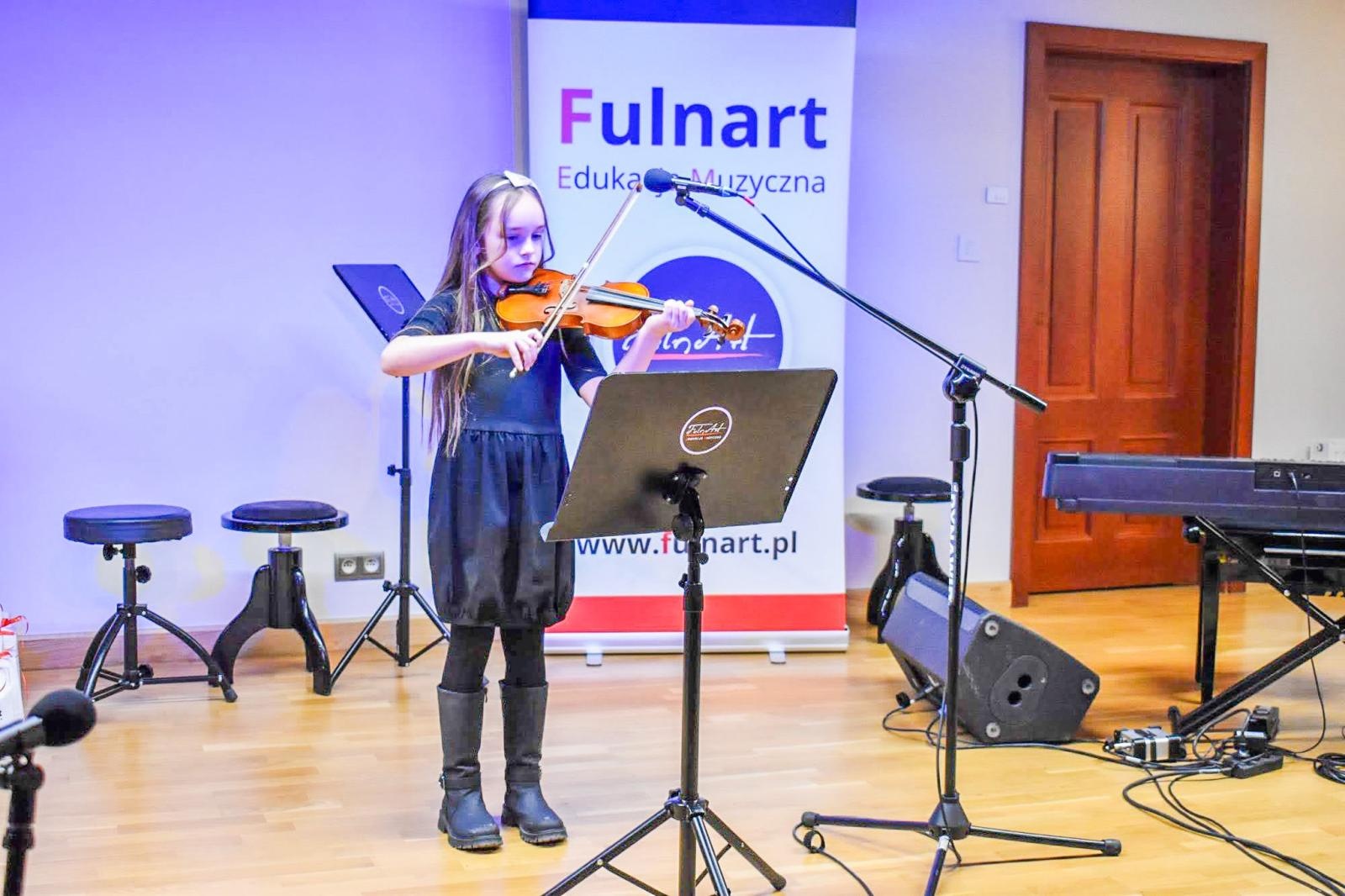 Zdjęcie w galerii na portalu naszraciborz.pl: Uczniowie Ogniska Fulnart wprowadzili świąteczny nastrój na Zamku Piastowskim wiadomości z regionu