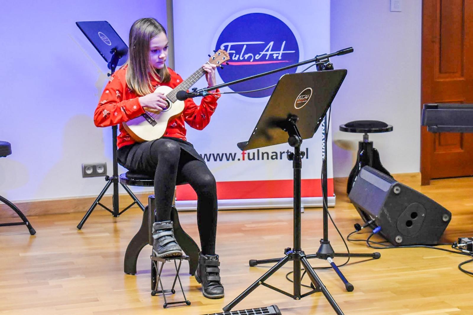 Zdjęcie w galerii na portalu naszraciborz.pl: Uczniowie Ogniska Fulnart wprowadzili świąteczny nastrój na Zamku Piastowskim wiadomości z regionu