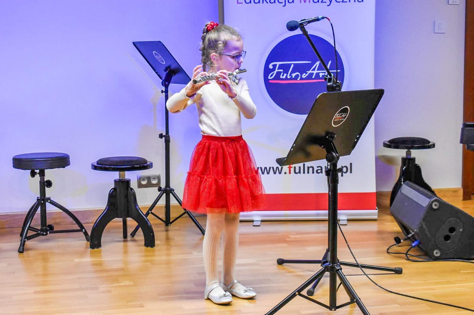 Zdjęcie w galerii na portalu naszraciborz.pl: Uczniowie Ogniska Fulnart wprowadzili świąteczny nastrój na Zamku Piastowskim wiadomości z regionu