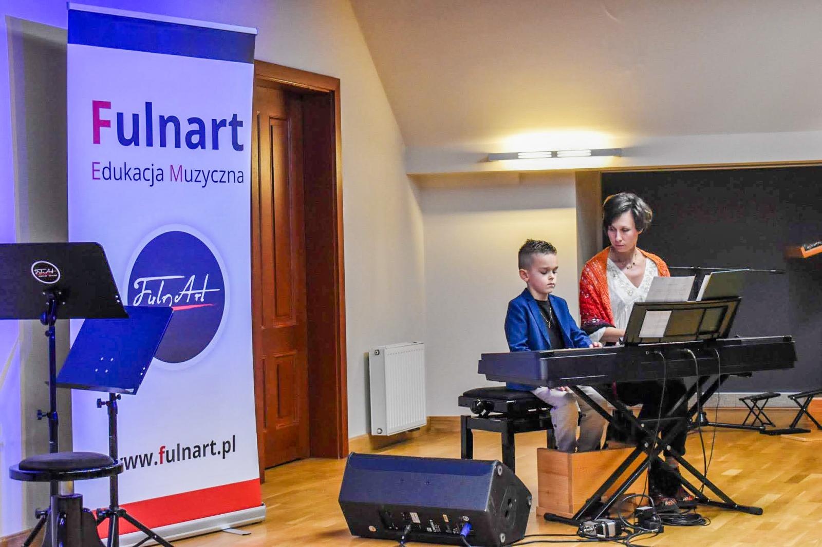 Zdjęcie w galerii na portalu naszraciborz.pl: Uczniowie Ogniska Fulnart wprowadzili świąteczny nastrój na Zamku Piastowskim wiadomości z regionu