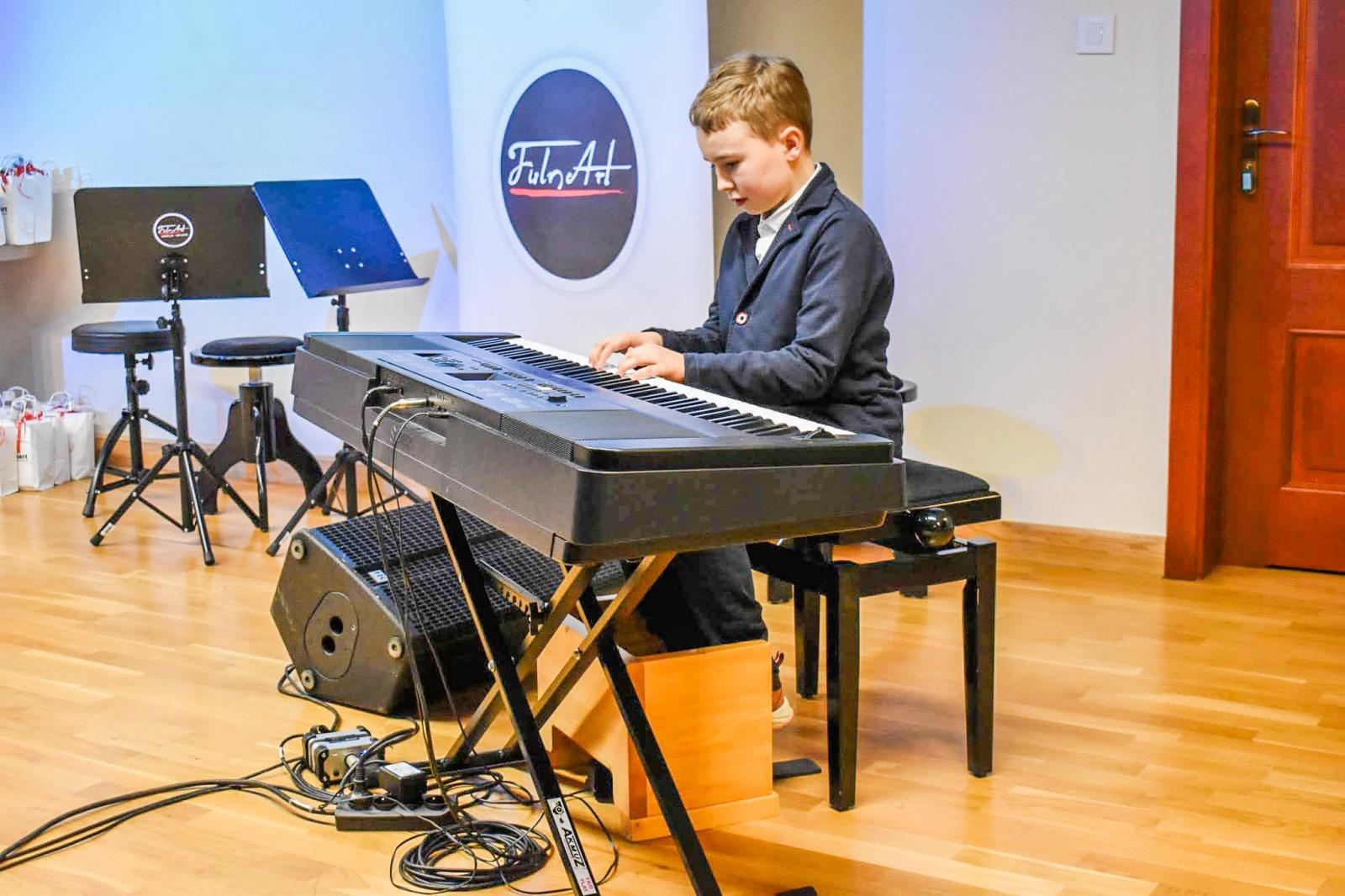 Zdjęcie w galerii na portalu naszraciborz.pl: Uczniowie Ogniska Fulnart wprowadzili świąteczny nastrój na Zamku Piastowskim wiadomości z regionu