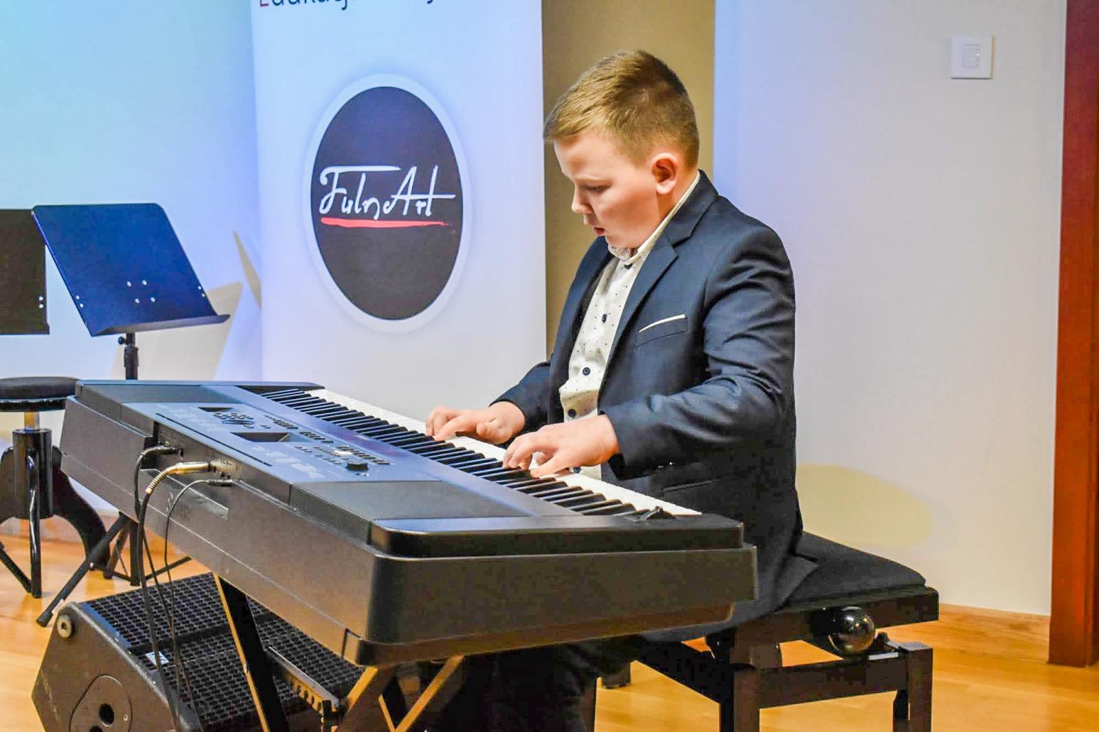 Zdjęcie w galerii na portalu naszraciborz.pl: Uczniowie Ogniska Fulnart wprowadzili świąteczny nastrój na Zamku Piastowskim wiadomości z regionu