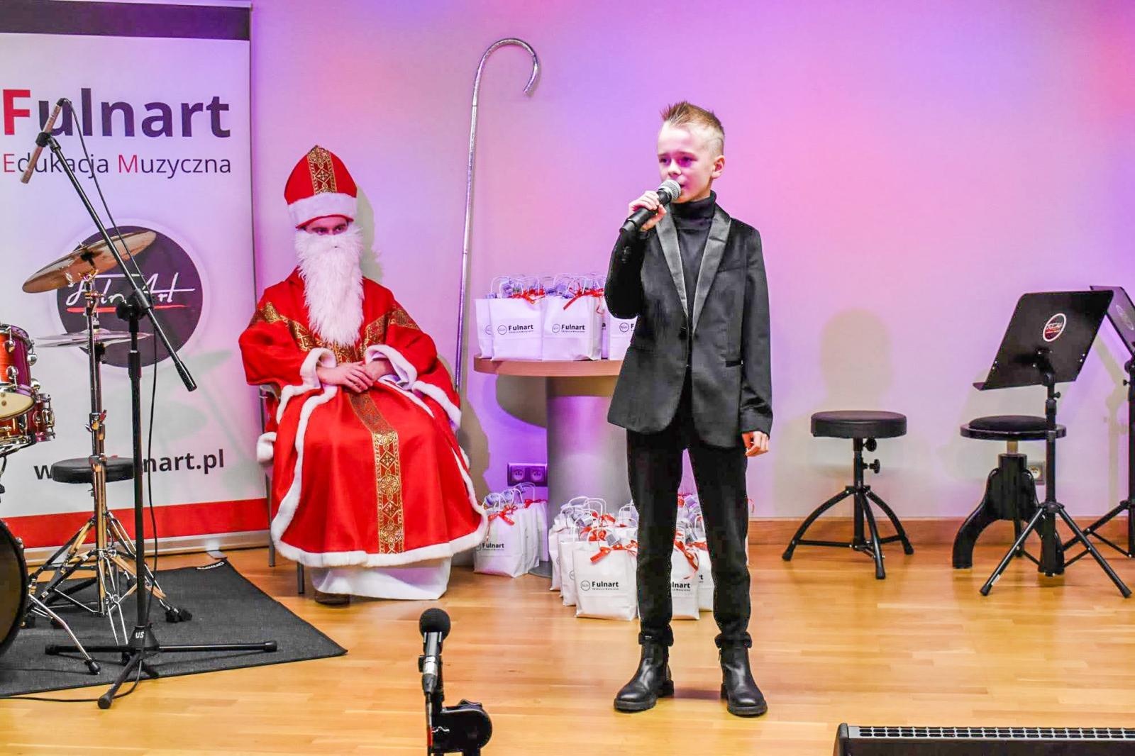 Zdjęcie w galerii na portalu naszraciborz.pl: Uczniowie Ogniska Fulnart wprowadzili świąteczny nastrój na Zamku Piastowskim wiadomości z regionu