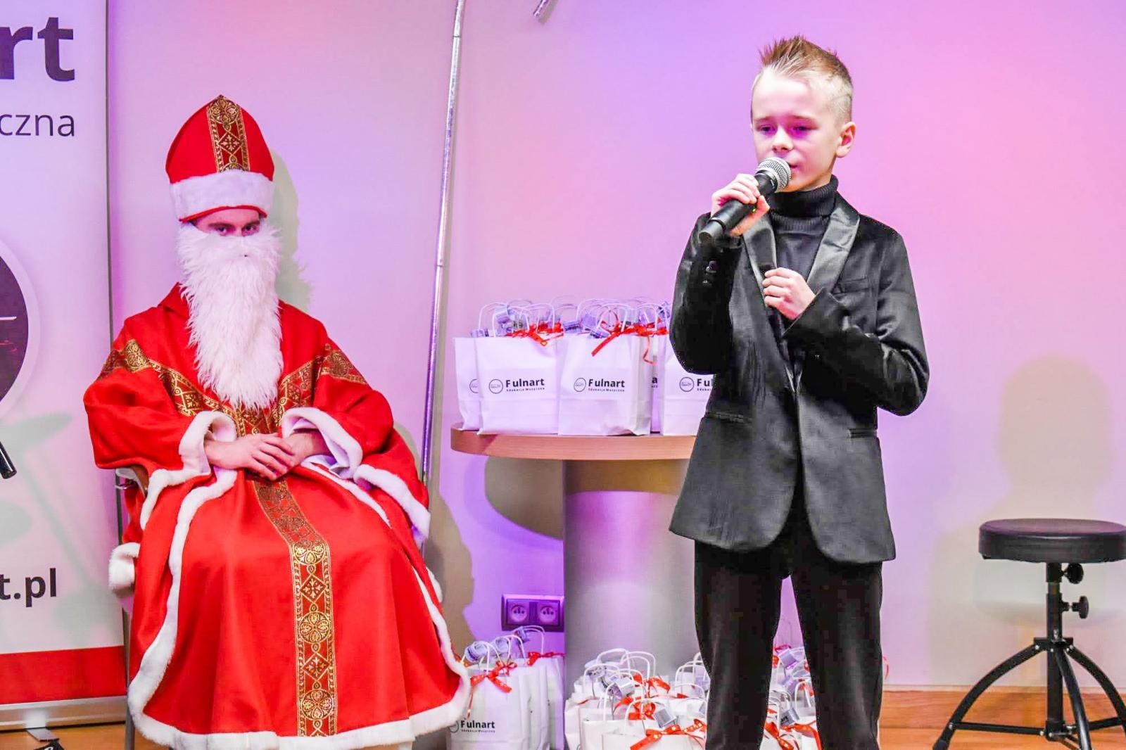 Zdjęcie w galerii na portalu naszraciborz.pl: Uczniowie Ogniska Fulnart wprowadzili świąteczny nastrój na Zamku Piastowskim wiadomości z regionu