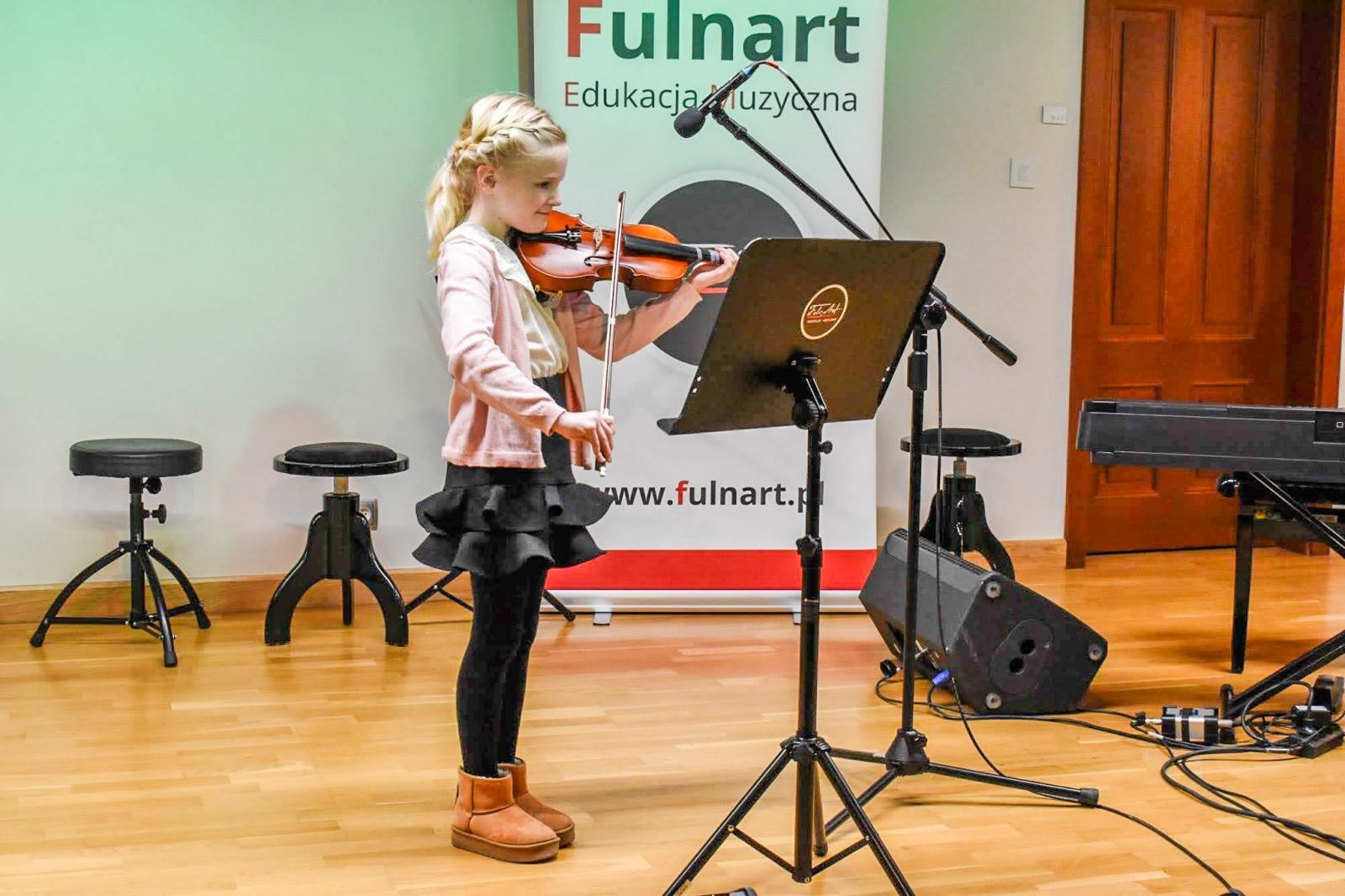 Zdjęcie w galerii na portalu naszraciborz.pl: Uczniowie Ogniska Fulnart wprowadzili świąteczny nastrój na Zamku Piastowskim wiadomości z regionu