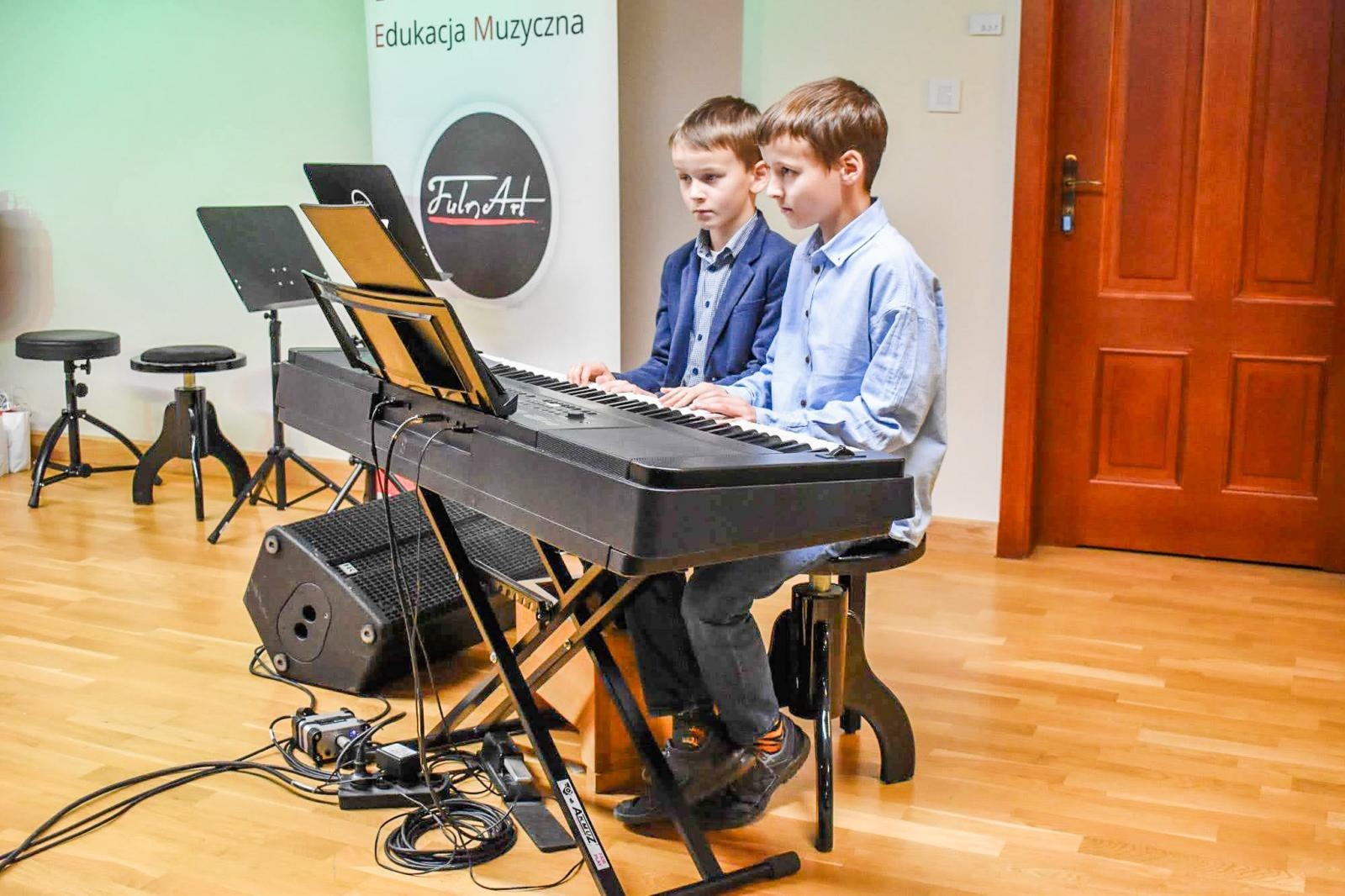 Zdjęcie w galerii na portalu naszraciborz.pl: Uczniowie Ogniska Fulnart wprowadzili świąteczny nastrój na Zamku Piastowskim wiadomości z regionu