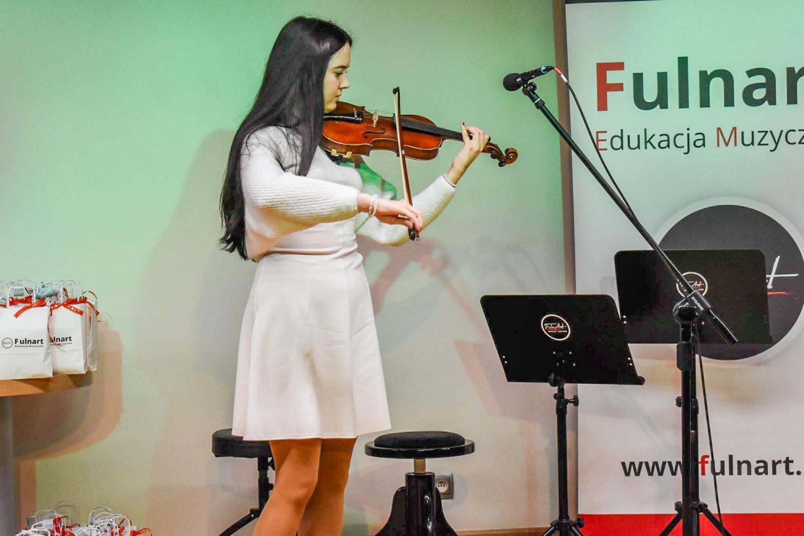 Zdjęcie w galerii na portalu naszraciborz.pl: Uczniowie Ogniska Fulnart wprowadzili świąteczny nastrój na Zamku Piastowskim wiadomości z regionu