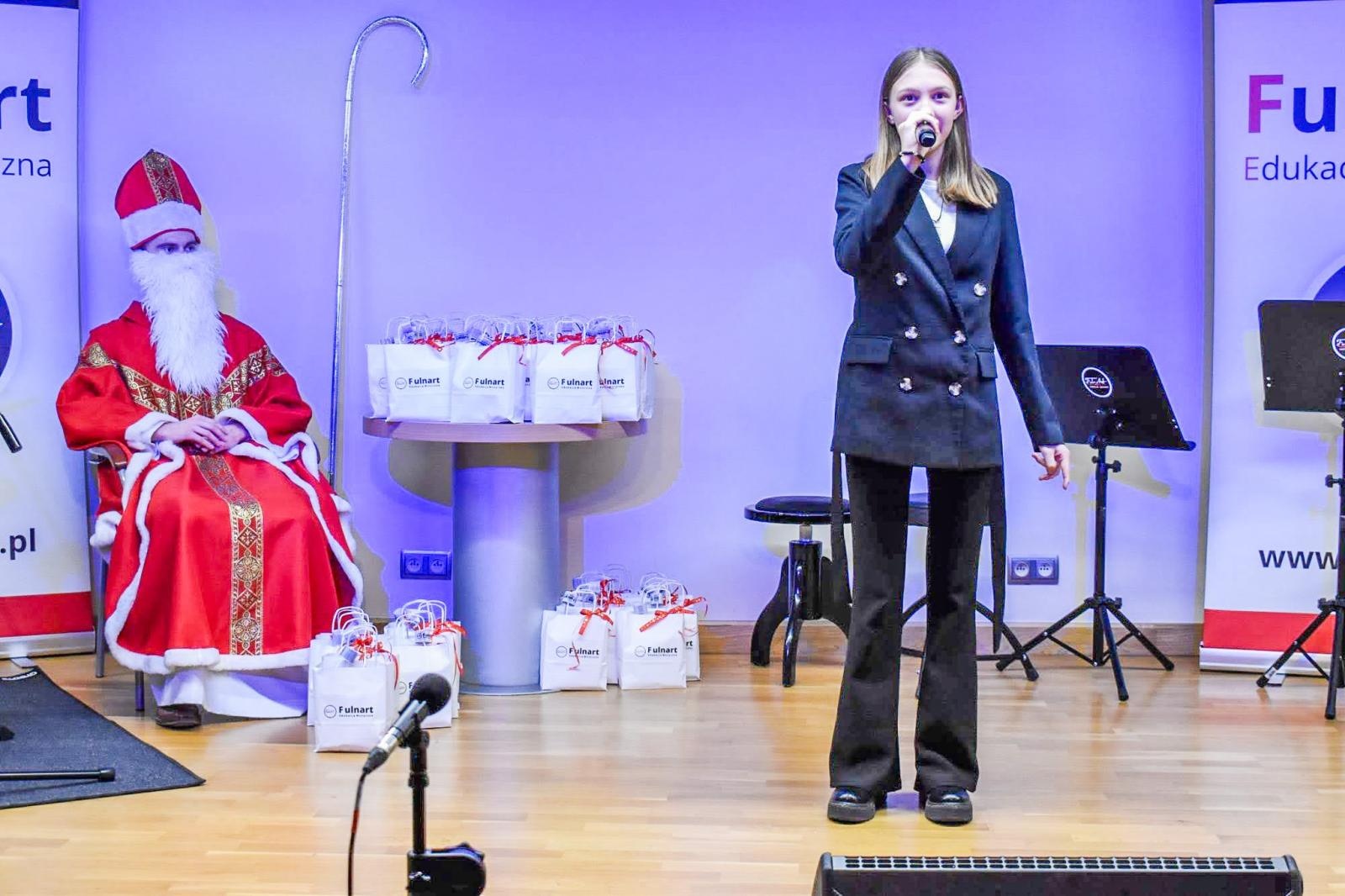 Zdjęcie w galerii na portalu naszraciborz.pl: Uczniowie Ogniska Fulnart wprowadzili świąteczny nastrój na Zamku Piastowskim wiadomości z regionu